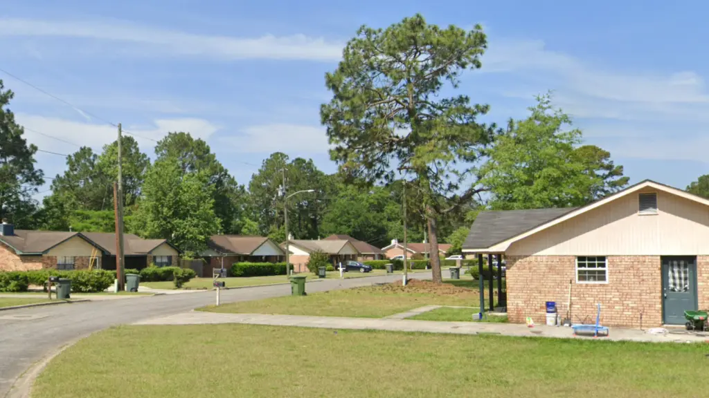 City Guide for Hinesville Georgia, 203 W Oglethorpe Hwy City Guide, EB-3 Visa green card jobs