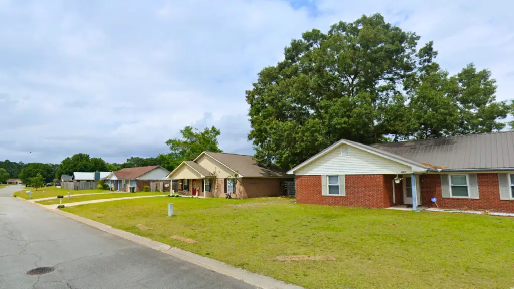 City Guide for Hinesville Georgia, 203 W Oglethorpe Hwy City Guide, EB-3 Visa green card jobs