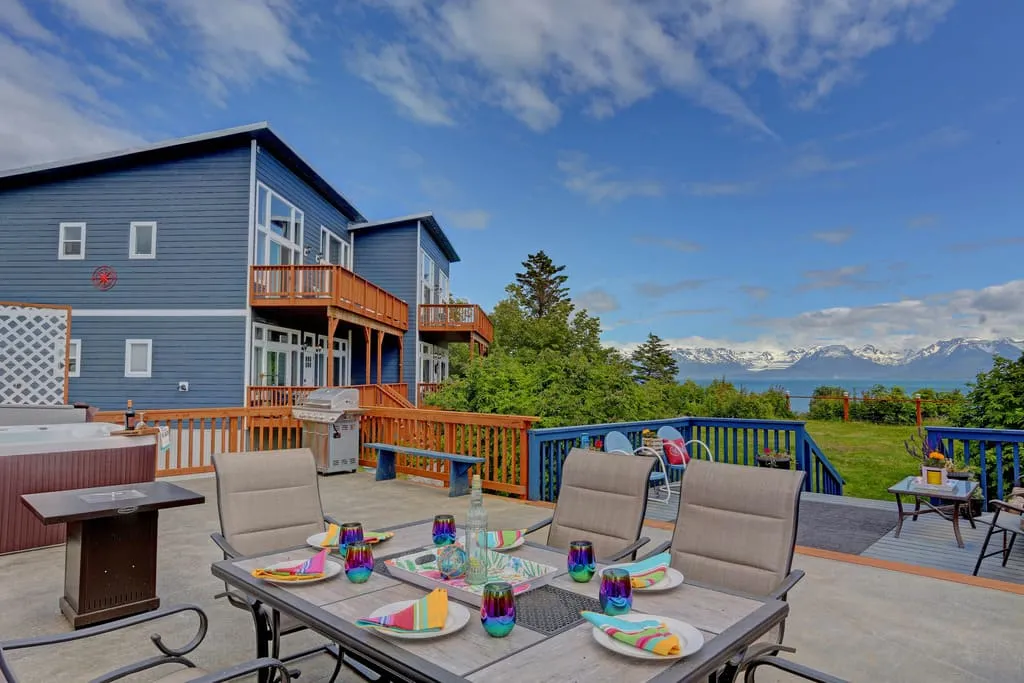 City Guide for Homer Alaska, 3656 Ben Walters Lane Homer Alaska City Guide EB-3 Visa green card jobs